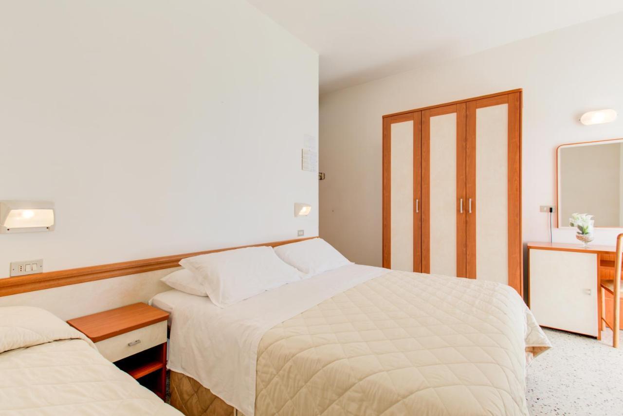 Hotel Astoria Misano Adriatico Zewnętrze zdjęcie