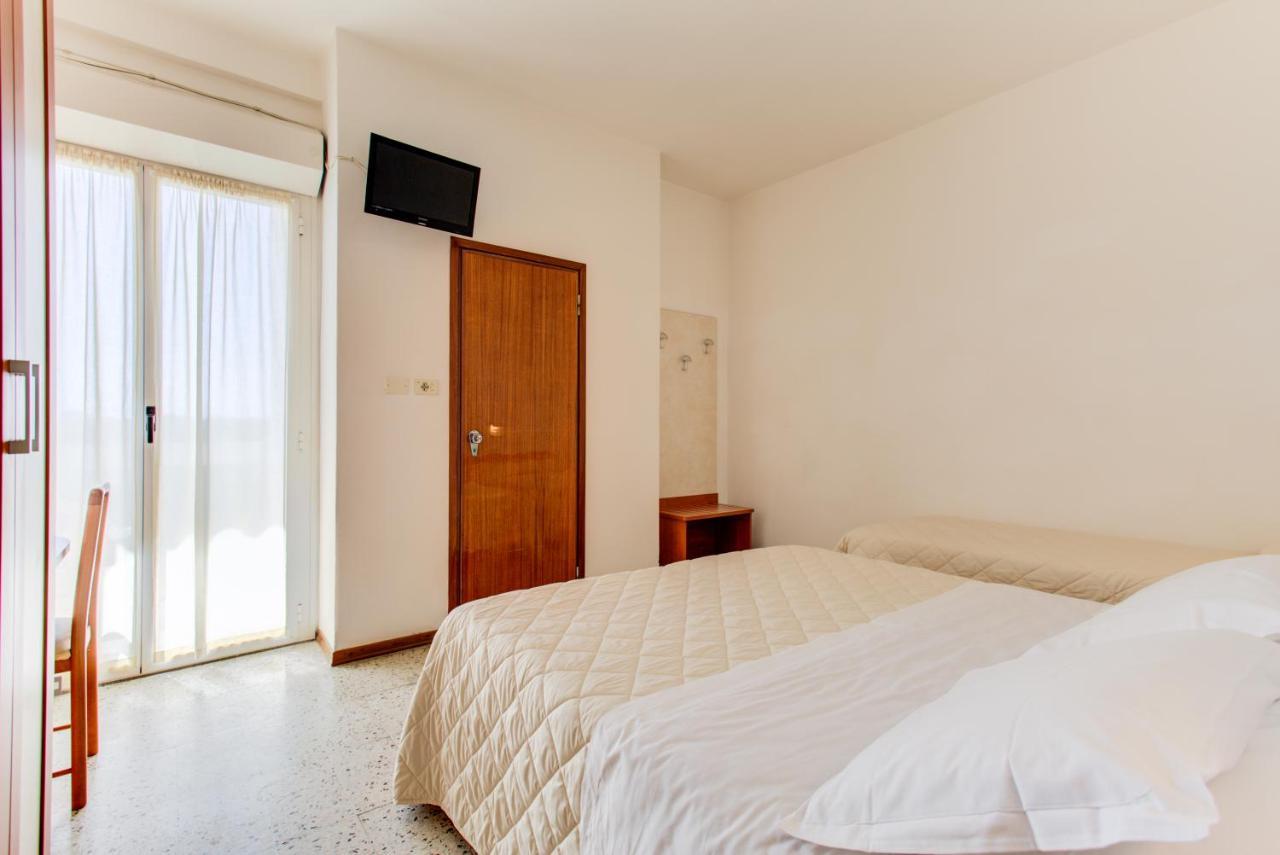 Hotel Astoria Misano Adriatico Zewnętrze zdjęcie